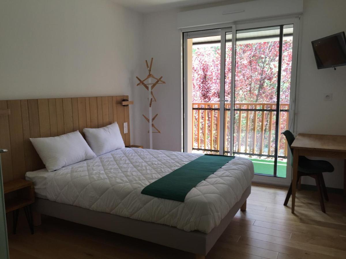 Logis Hotel Les Tilleuls Bruere-Allichamps Bagian luar foto